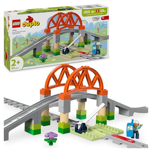 LEGO DUPLO Eisenbahnbrücke und Schienen – Erweiterungsset - Lernspielzeug für Kleinkinder – inkl. 8 Gleisstücke, Brücke, Schranke & Aktionsstein – Geschenk für Jungen & Mädchen ab 2 Jahren - 10426