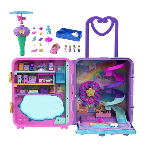 Polly Pocket Pollyville Urlaub im Rollkoffer - 4 Puppen, 1 Fahrzeug, 25+ Zubehörteile, Strand, Promenade, dreistöckiges Hotel mit Helikopter, für Kinder ab 4 Jahren, HKV43